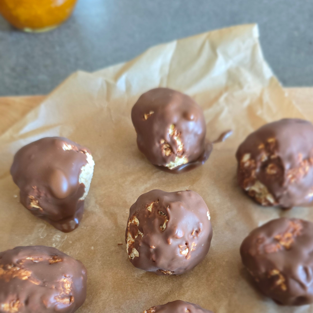 Coconut Bliss Bites with Fruit Crispz